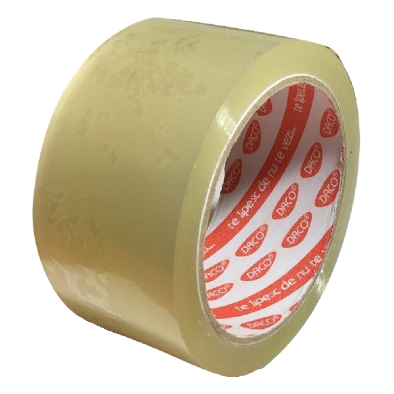Rolă de bandă adezivă transparentă DACO, lățime 48 mm, lungime 66 m, suport PP cu adeziv acrilic, ideală pentru sigilarea cutiilor și coletelor.