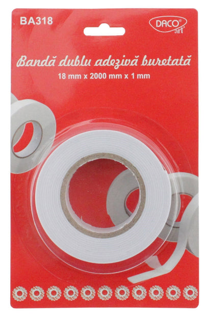 Rolă de bandă dublu adezivă burețată DACO, lățime 18 mm, lungime 20 m, ideală pentru craft, lucru manual și proiecte decorative.