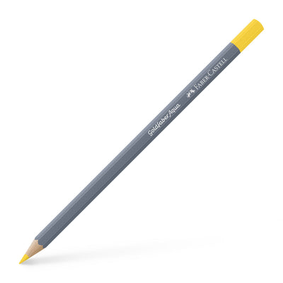 Creion colorat acuarelabil Goldfaber Faber-Castell în nuanța luminoasă Galben Cadmiu Deschis 105, cu mină de 3.3 mm, perfect pentru tehnici mixte de desen și acuarelă