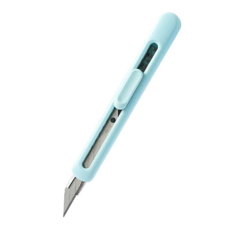Cutter mic bleu din plastic reciclat Longreen Deli cu lama din otel si unghi de taiere de 30 grade.