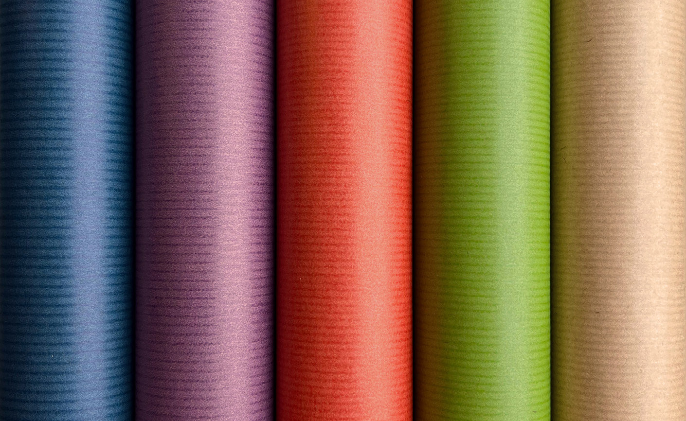 Rolă de hârtie de ambalaj kraft metalizată Colours Classic Rotolux 70 cm x 2 m, 65 g/m², 100% reciclabilă, cu modele asortate.