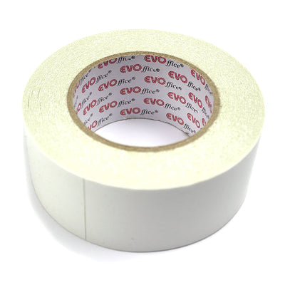 Rolă de bandă dublu adezivă EVOffice, lățime 50 mm, lungime 50 m, grosime 90 microni, ideală pentru montare profesională, fixare mochete și uz general.