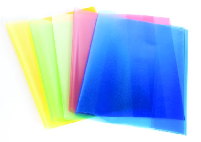 Copertă din plastic A4 Noki de culoare galbenă pentru manuale și caiete școlare