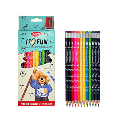 Set practic de 12 creioane colorate DACO cu radieră integrată pe fiecare creion, corp rotund ergonomic, mină de 3 mm și ascuțitoare inclusă în pachet.