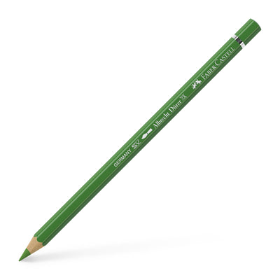 Creion colorat acuarelabil profesional Albrecht Dürer Faber-Castell în nuanța intensă Verde Permanent 266, cu mină groasă de 3.8 mm și pigmenți superiori perfect solubili în apă