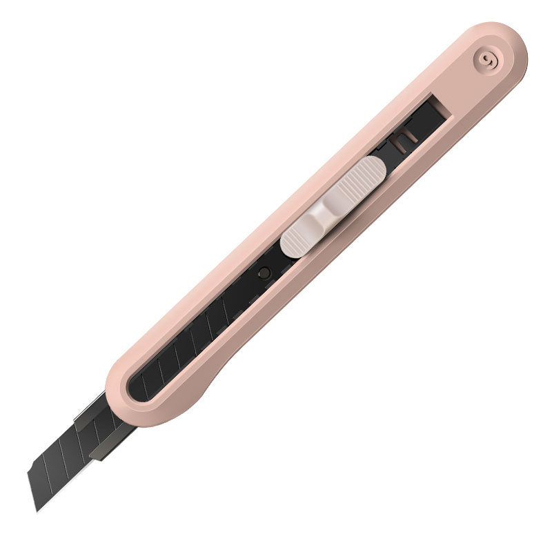 Cutter mic cu șină, lamă neagră din aliaj de 9 mm și corp ergonomic din ABS roz Nusign Deli.