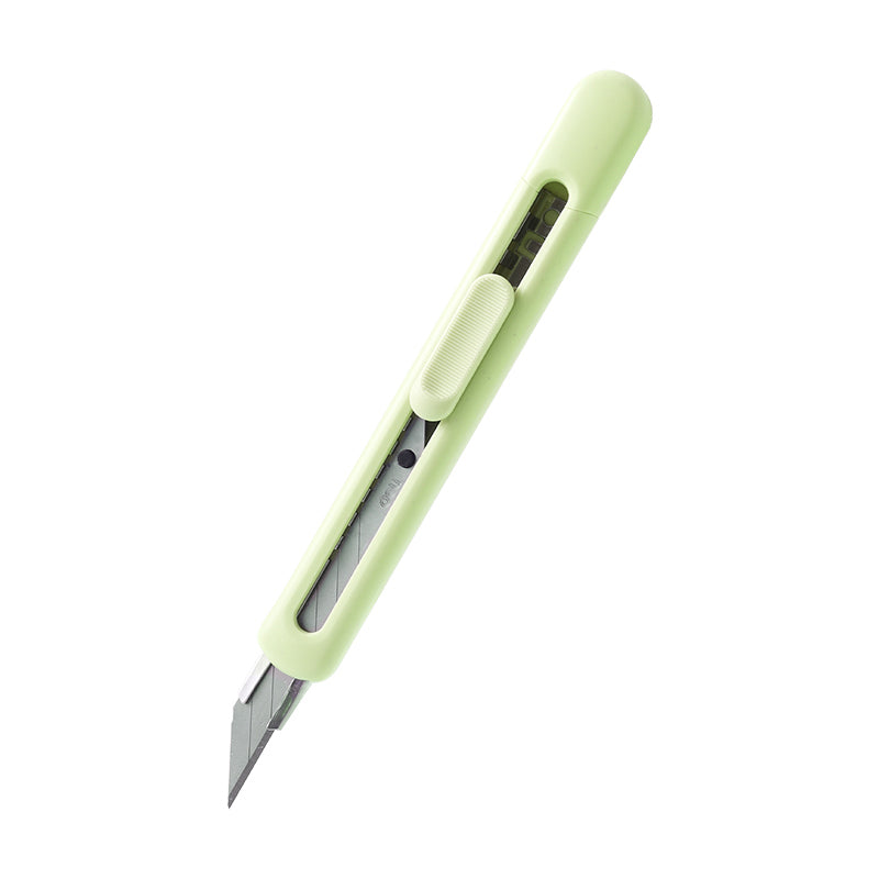 Cutter mic vernil din plastic reciclat Longreen Deli cu lama din otel si unghi de taiere de 30 grade.