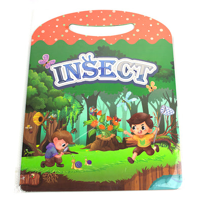 Planșă interactivă cu stickere Lumea Insectelor 30.5x70 cm cu peisaj natural și autocolante pentru copii.