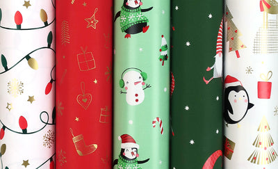 Rolă de hârtie de ambalaj Jolly Party Rotolux 70 cm x 2 m, 80 g/m², cu modele festive asortate, ideală pentru cadouri de petrecere și aniversări.