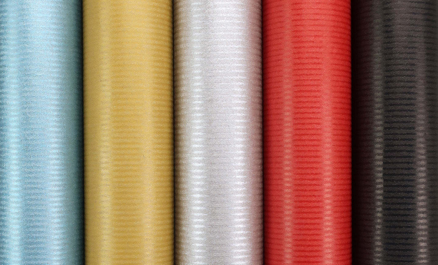 Rolă de hârtie de ambalaj kraft metalizată Colours Rotolux 70 cm x 2 m, 65 g/m², 100% reciclabilă, cu modele asortate.