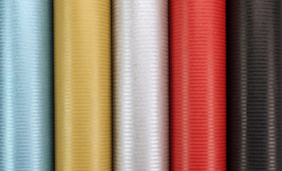 Rolă de hârtie de ambalaj kraft metalizată Colours Rotolux 70 cm x 2 m, 65 g/m², 100% reciclabilă, cu modele asortate.
