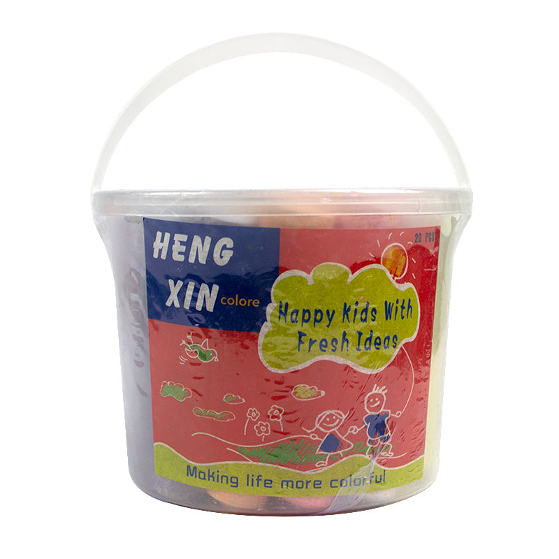 Găletușă din plastic cu mâner conținând 20 de crete groase rotunde tip jumbo, colorate, ideale pentru desenat pe asfalt și tablă fără praf