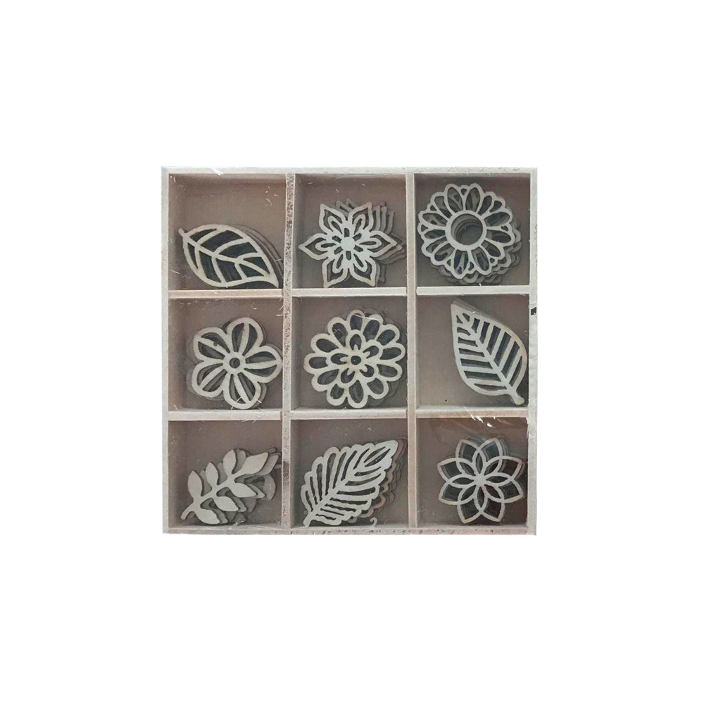 Set de 45 floricele decorative din lemn natural Dacoart, mix de dimensiuni, ideale pentru scrapbooking, proiecte handmade și decorațiuni elegante